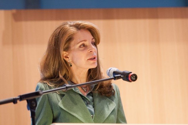 Her Majesty Queen Noor speaks at the conference in the Hague