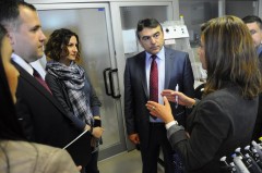 Salihović tokom posjete ICMP-ovoj DNK laboratoriji u Sarajevu